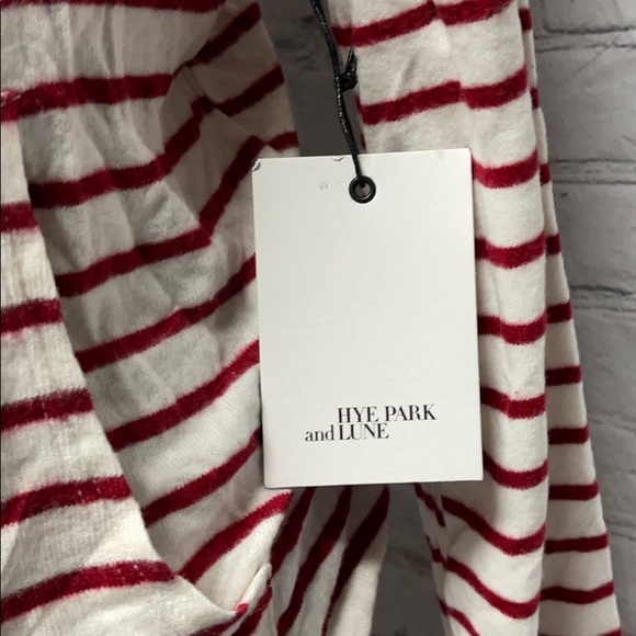 Soft & Comfy Hye Park & Lune Zippered Hooded Sweatshirt - Picture 9 of 12